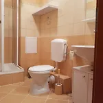 Lola Хайдусобосло